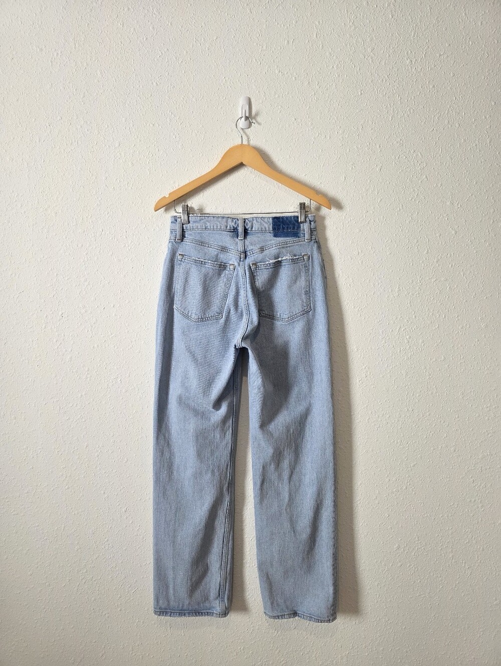 Abercrombie Light Wash 90s Relaxed High Rise Jeans 28/6 - Picture 5 of 7